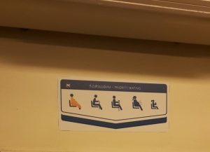 ภาพ: ป้าย Priority Seat ในรถไฟฟ้าใต้ดินไทย