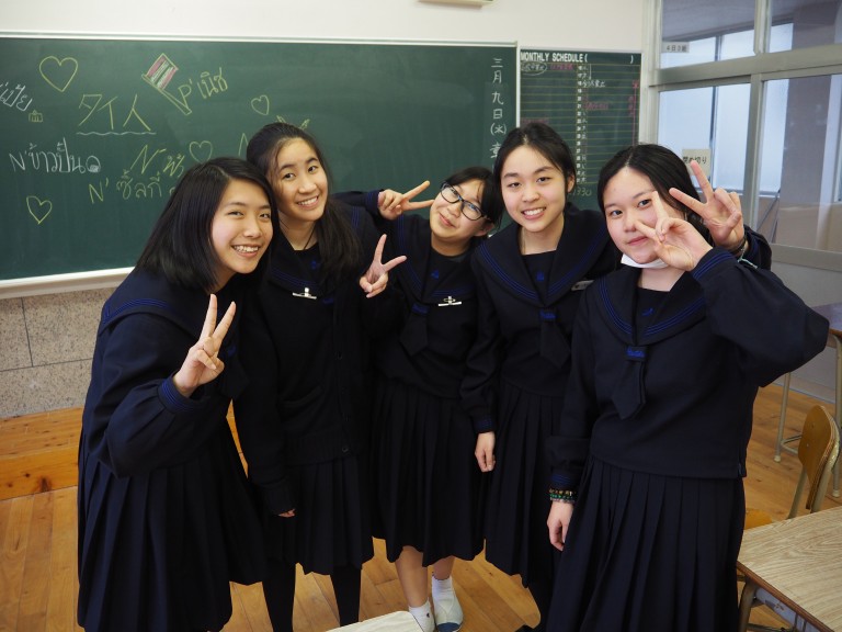 Meitoku Senior High School นักเรียนไทย