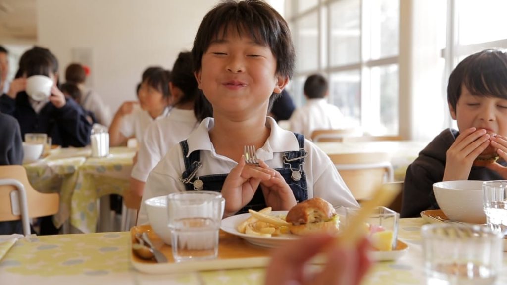 อาหาร ใน ค่ายปิดเทอมซัมเมอร์ สำหรับเด็กประถม ที่ญี่ปุ่น