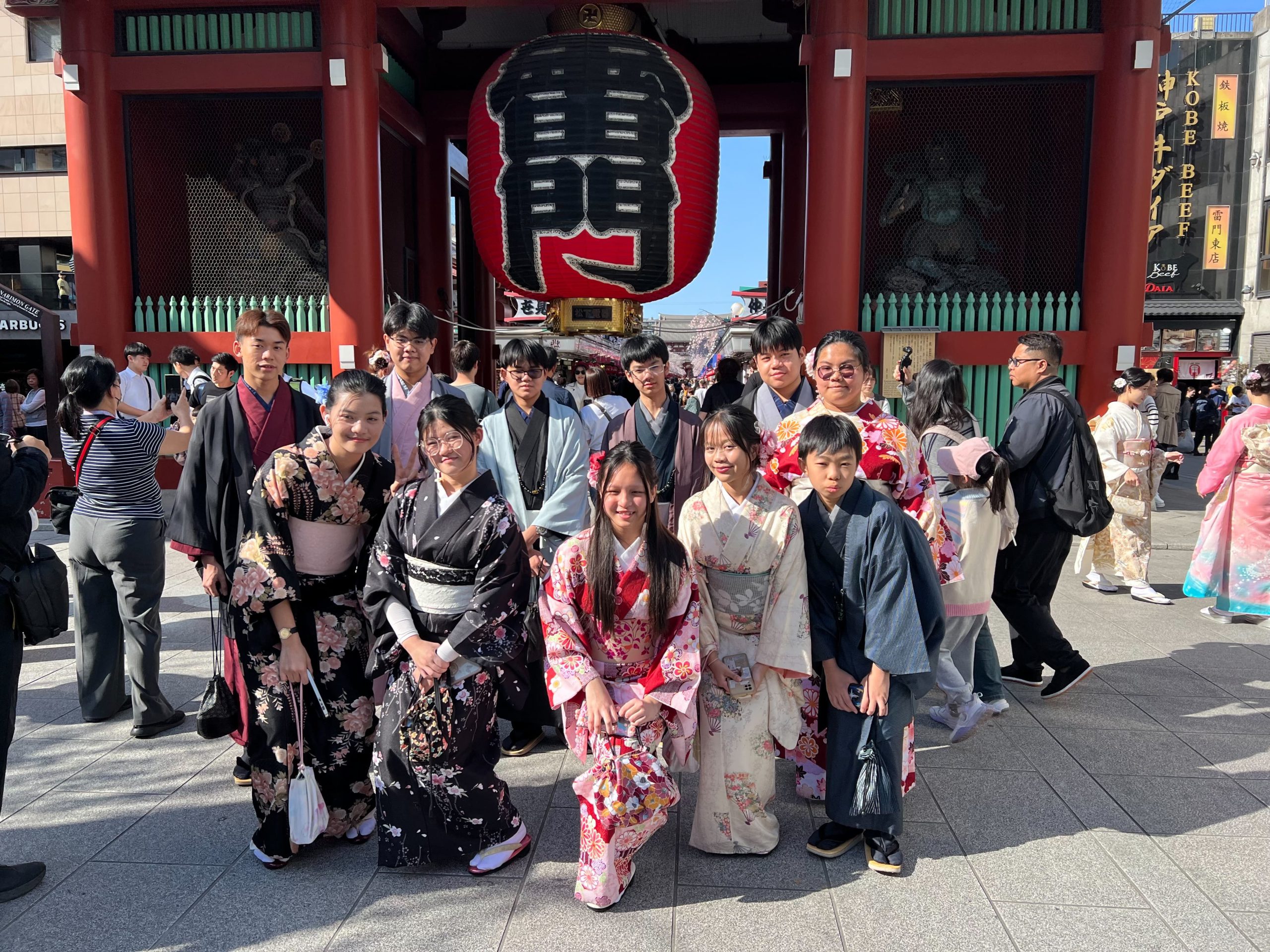 ค่ายนักสร้างอนิเมะ ใส่ยูกาตะ เดินชม Asakusa